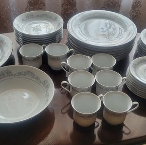 Vintage Crown Ming Fine China 1112 Windsor Jian Shiang 43 Piece Set